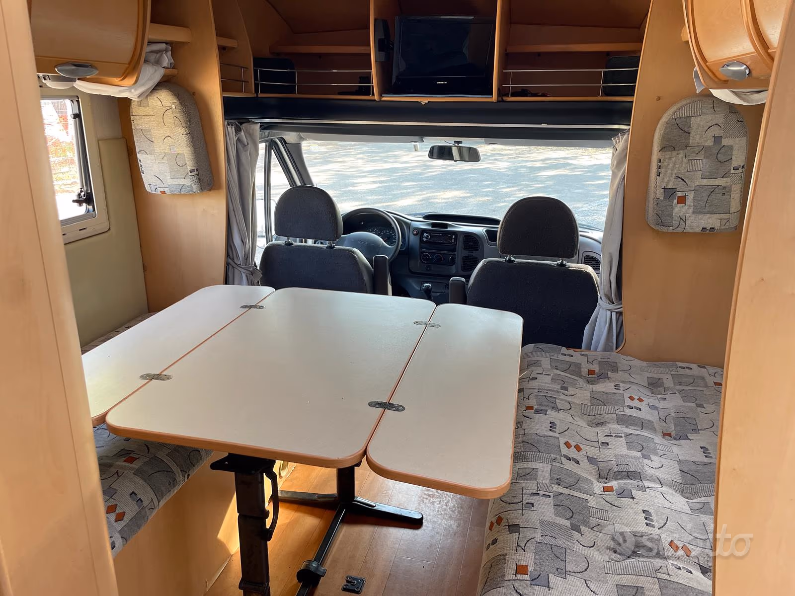 Ford Transit Semintegrale con Garage
